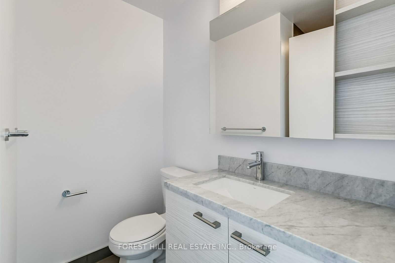 2221 Yonge Street Unit 5703 photo 9