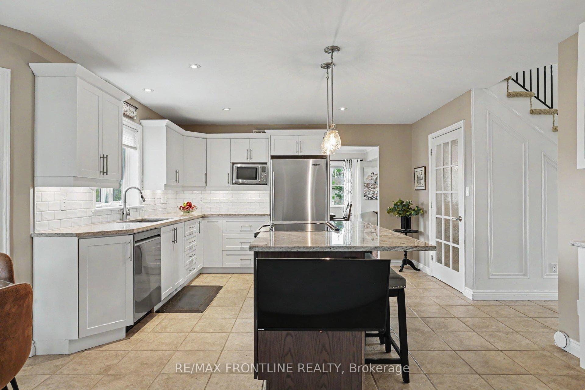 146 Orchard Crescent photo 16