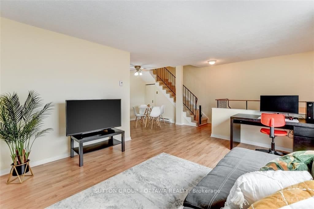 28 WOODVALE Unit A photo 9