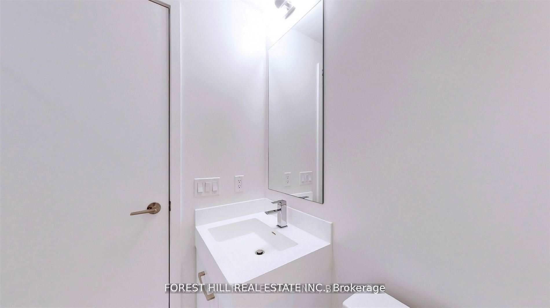 1 Yorkville Avenue Unit 3202 photo 9
