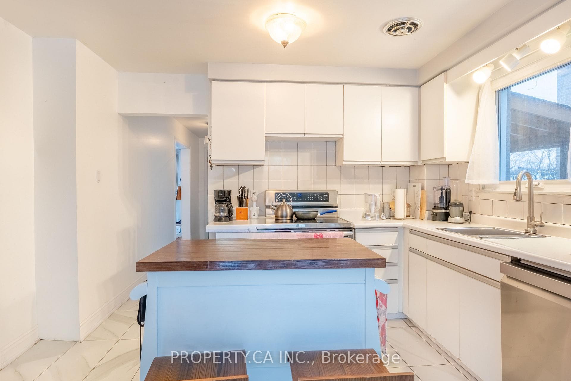65 Cloverdale Drive photo 4