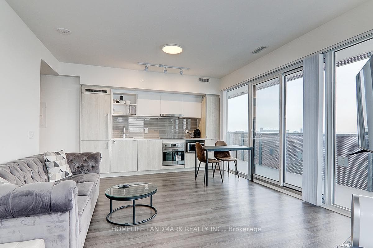 138 Downes Street Unit 3307 photo 8
