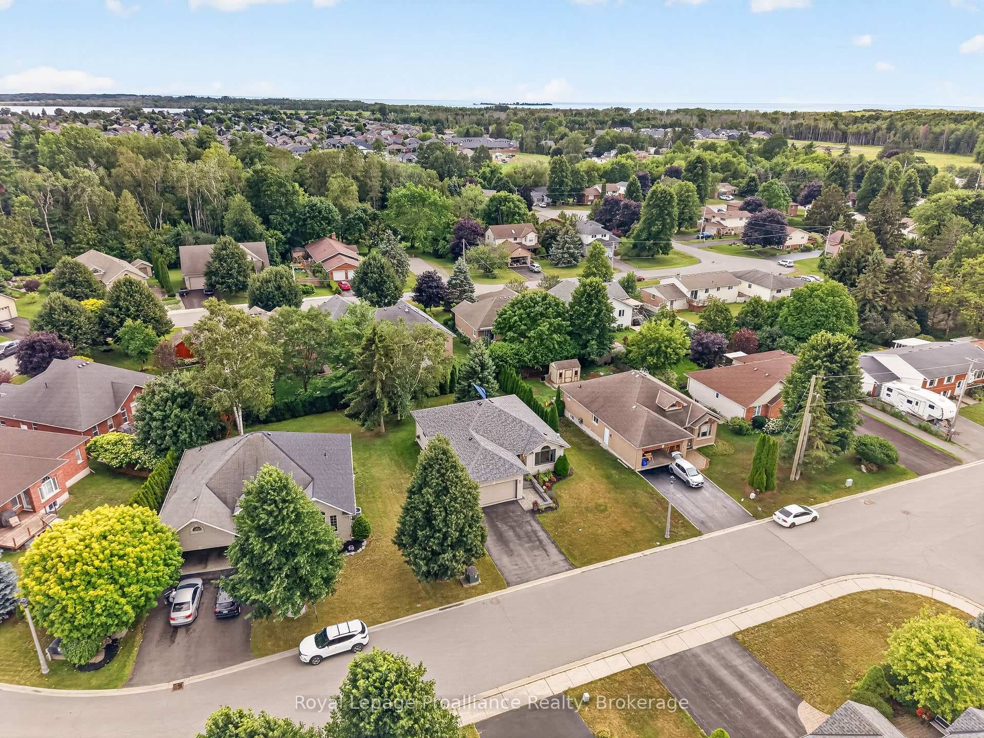 22 Iroquois Avenue photo 44