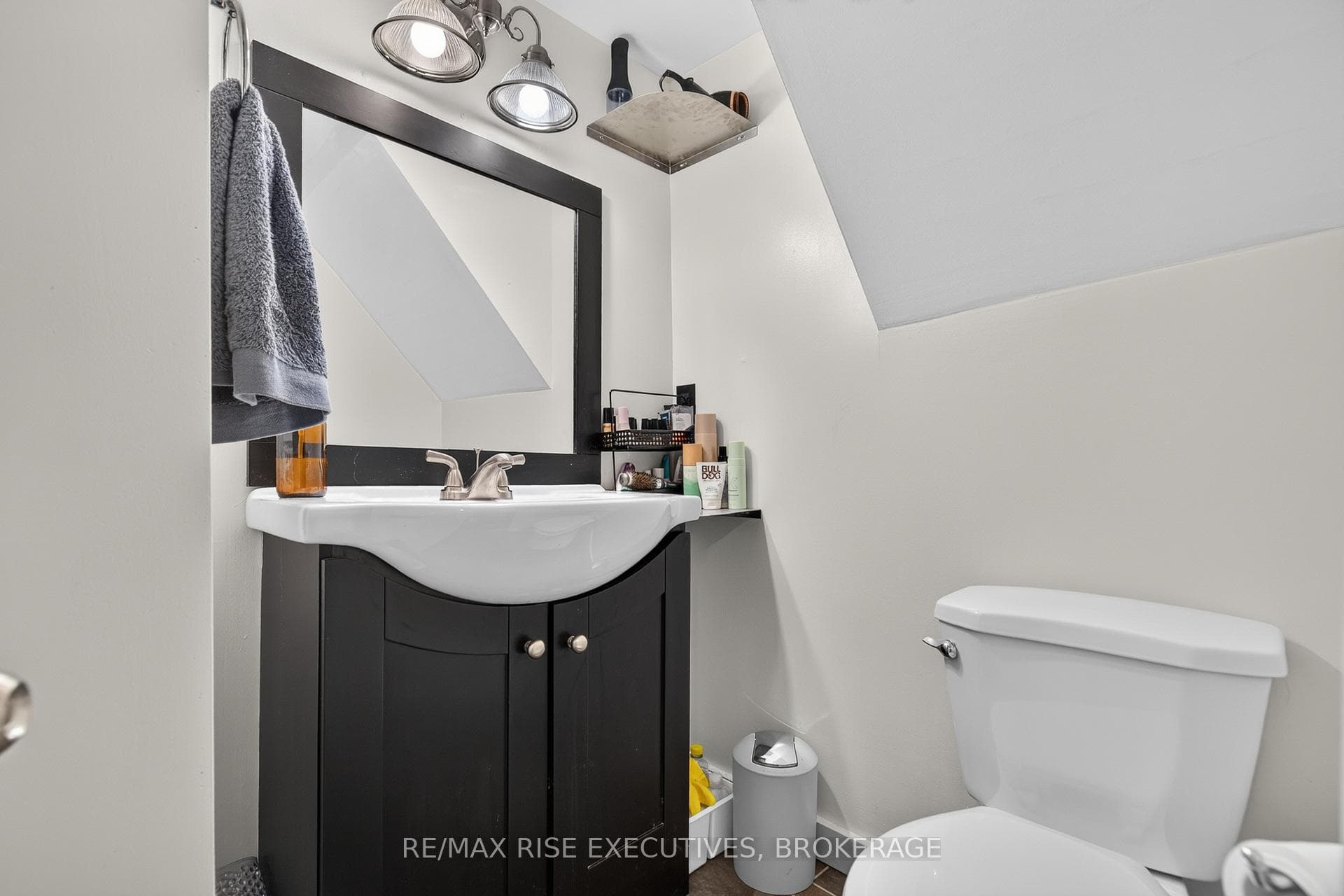807 Brock Street photo 37