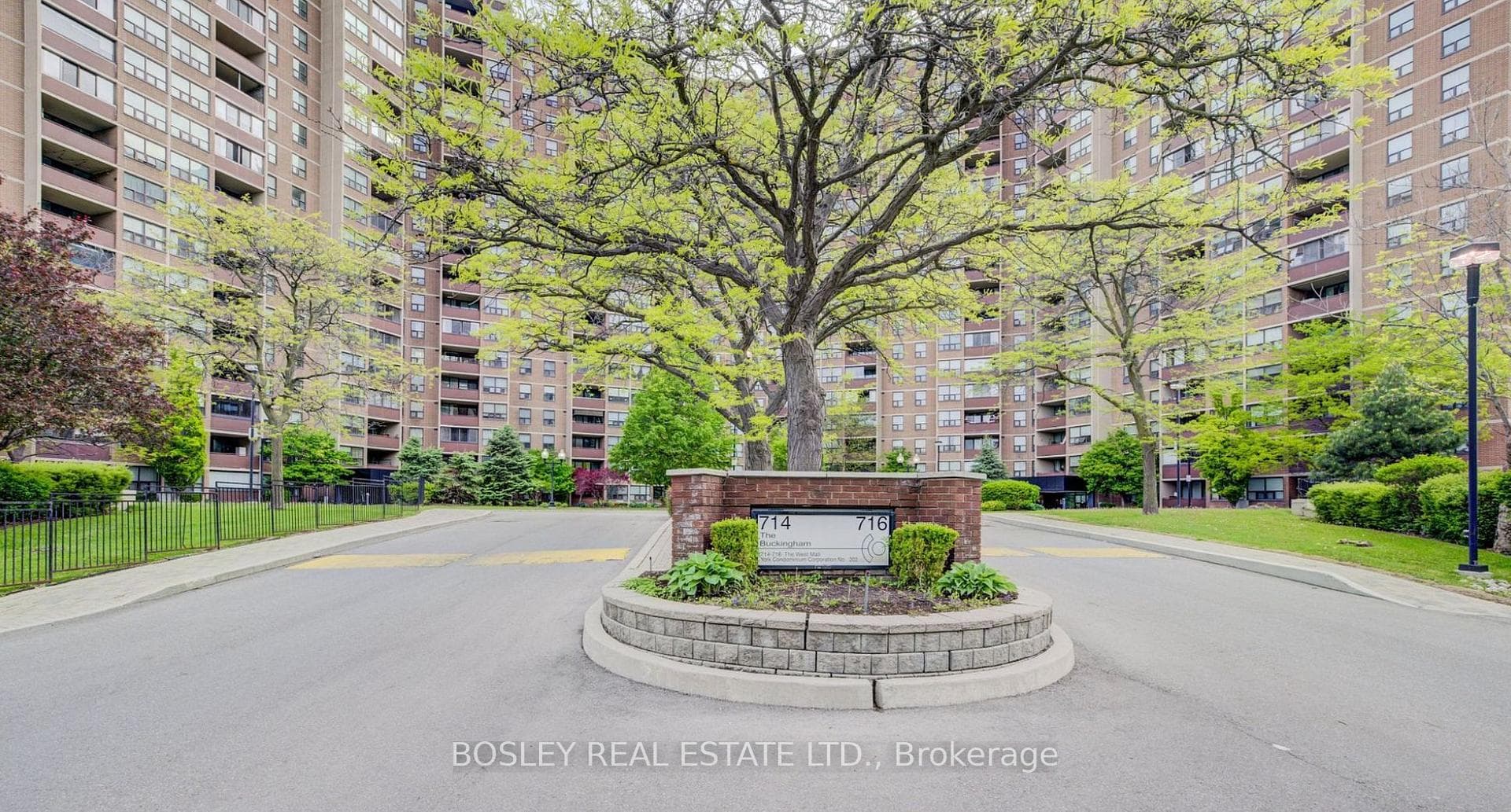 716 The West Mall N/A Unit 310 photo 1