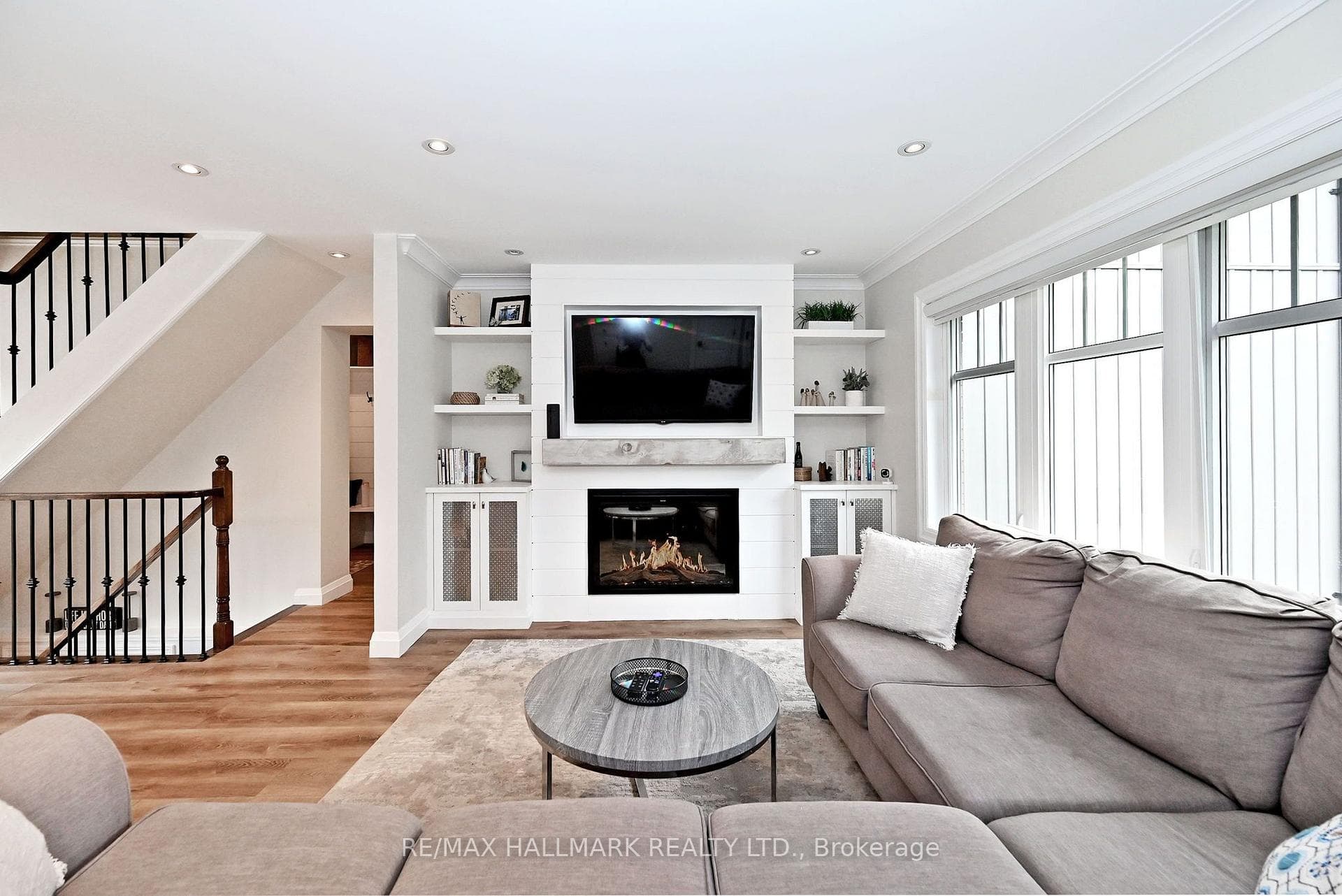 334 Stewart Street photo 8