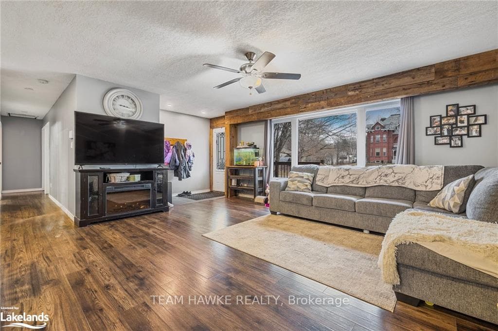 88 Fox Street photo 10