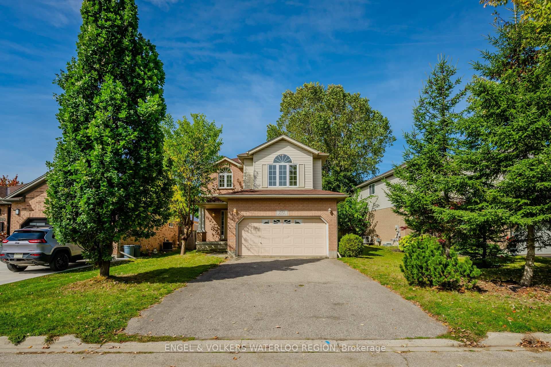 252 Holbeach Court photo 2
