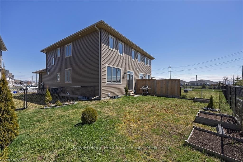 150 DR RICHARD JAMES Crescent photo 6