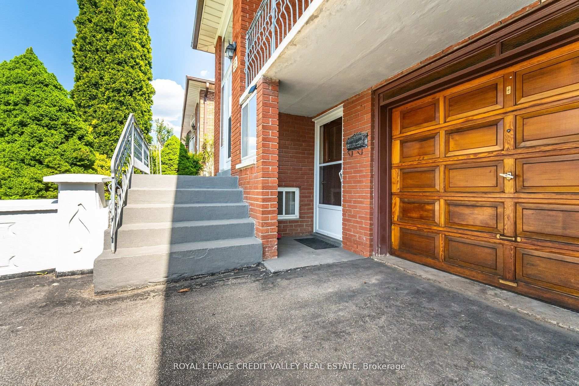 55 Shoreham Drive photo 4