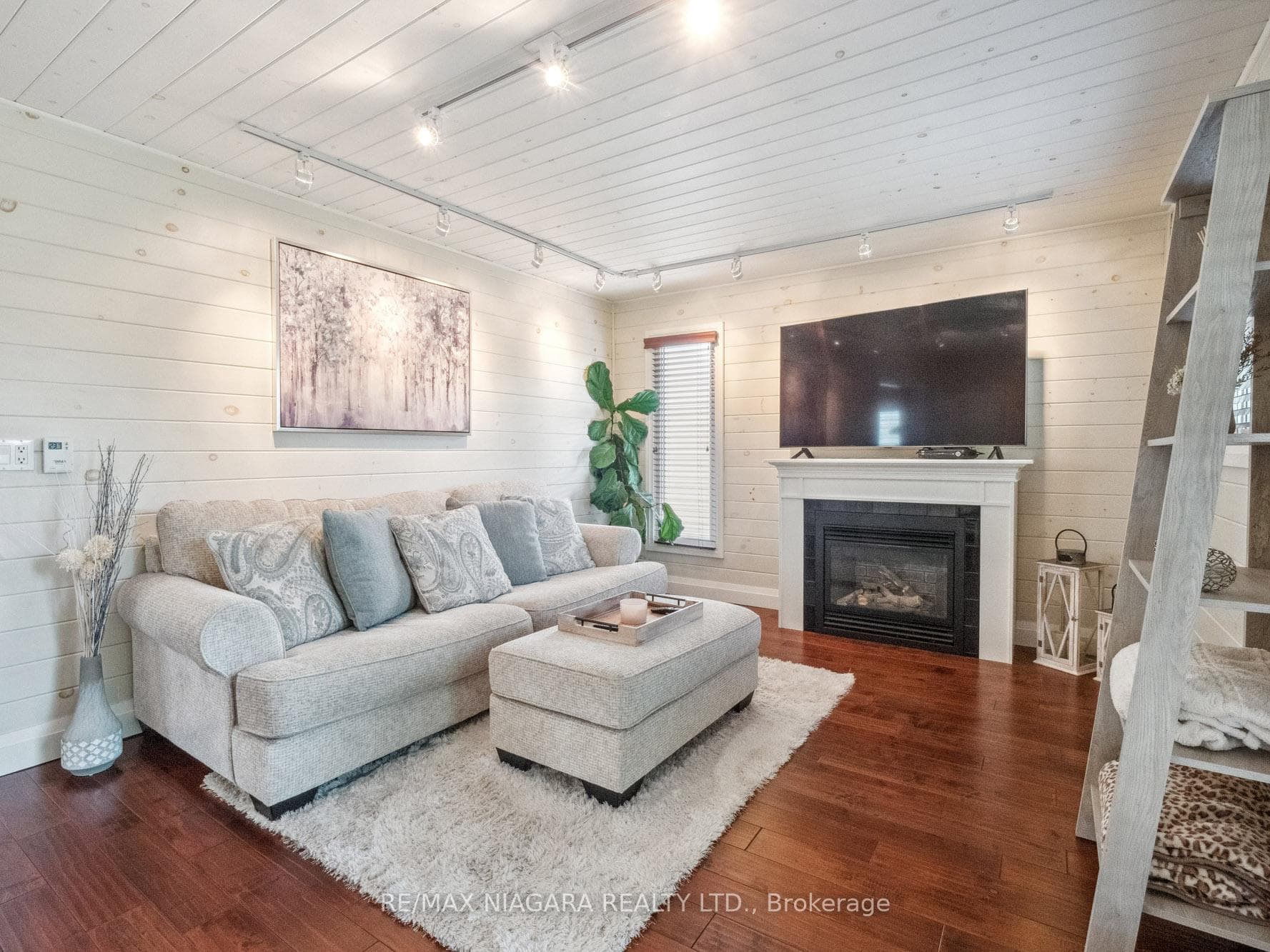 60 Douglas Street photo 5