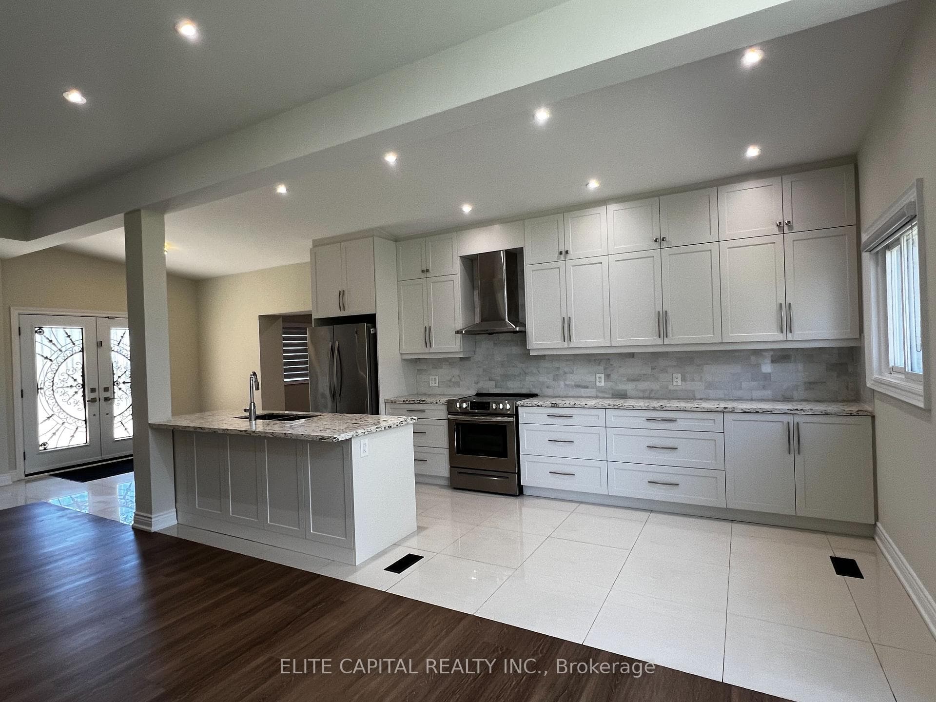 192 Brookbanks Drive photo 4