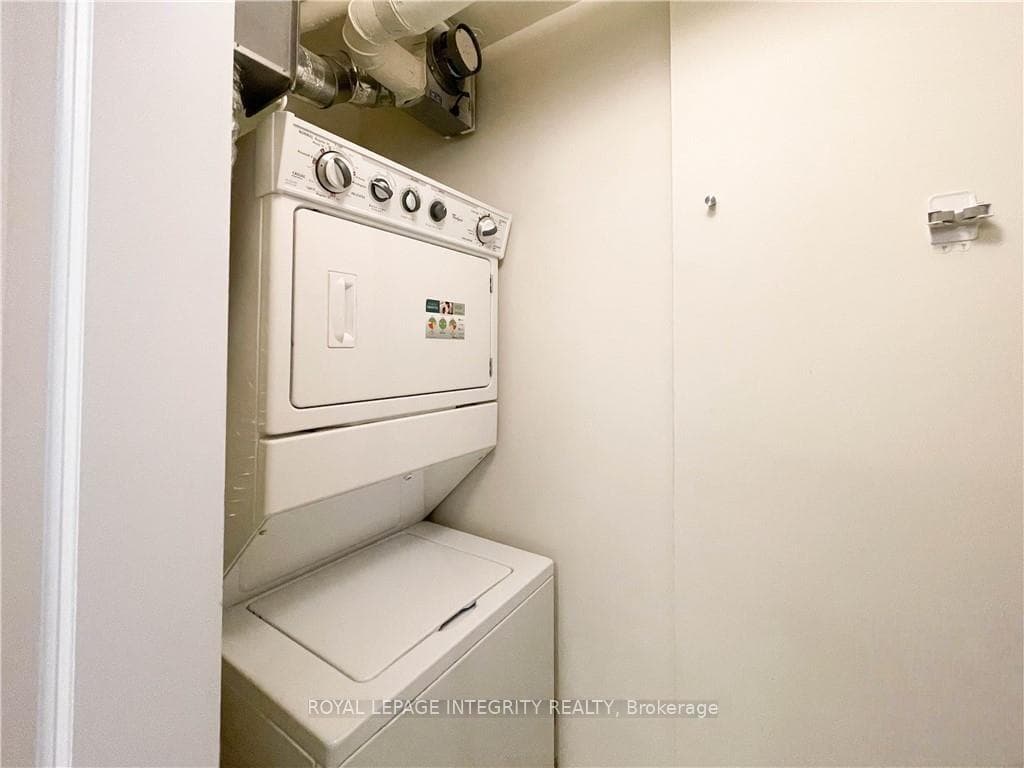 314 CENTRAL PARK Drive Unit 609 photo 24