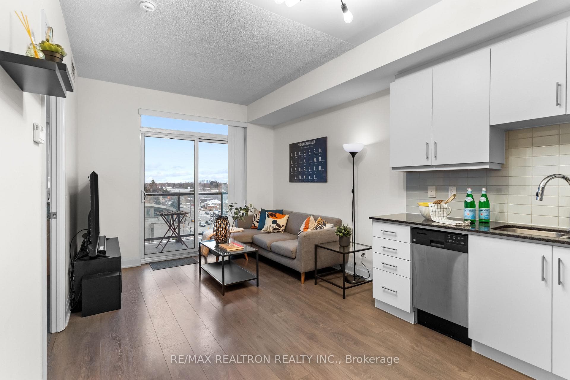 68 Canterbury Place Unit 712 photo 6