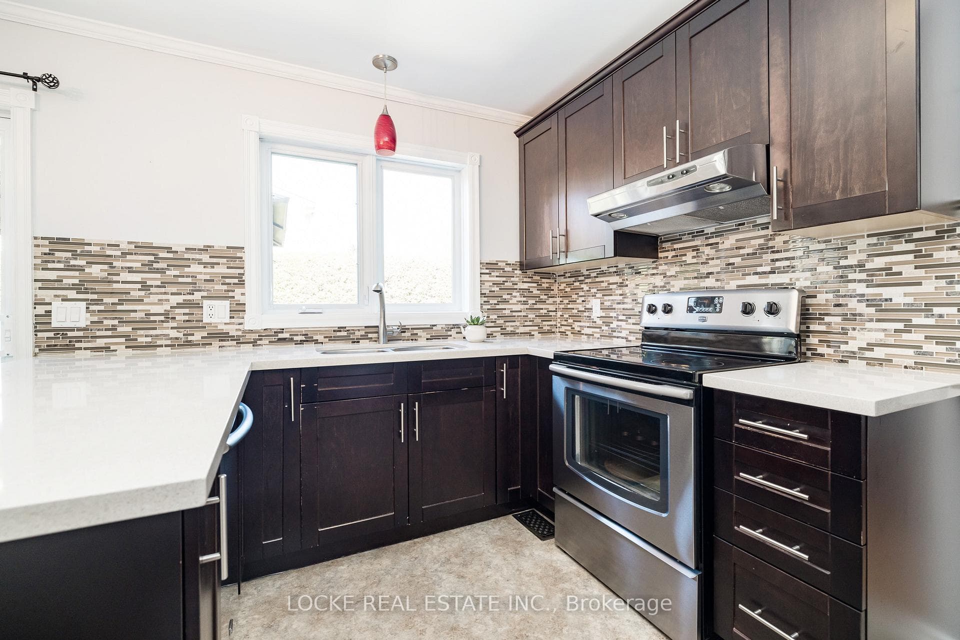 1488 Gaultois Avenue photo 13