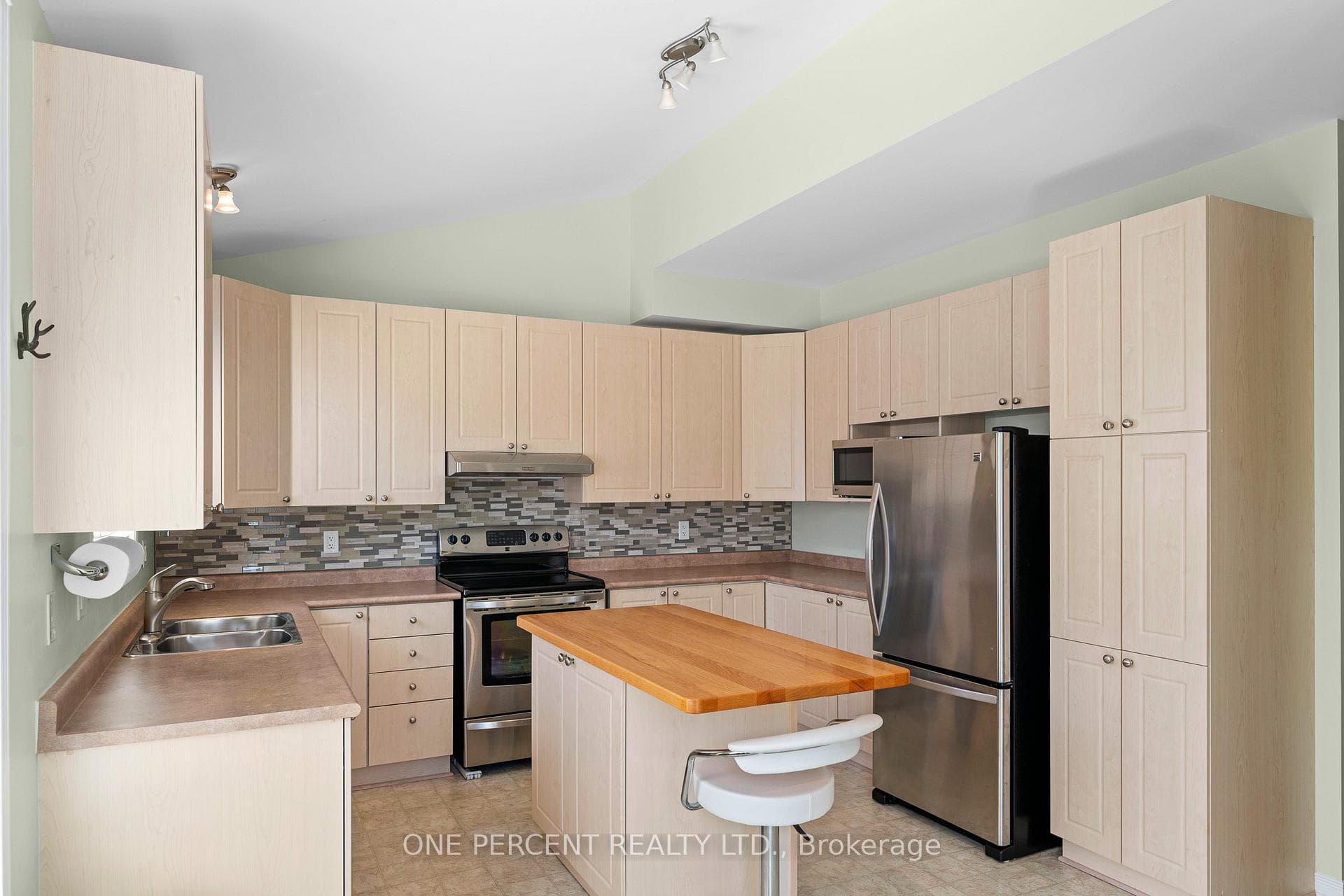 2113 Hallendale Street photo 13
