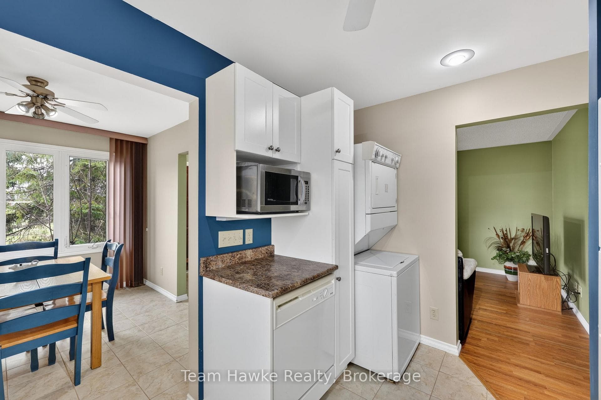 10 Sunset Crescent photo 18