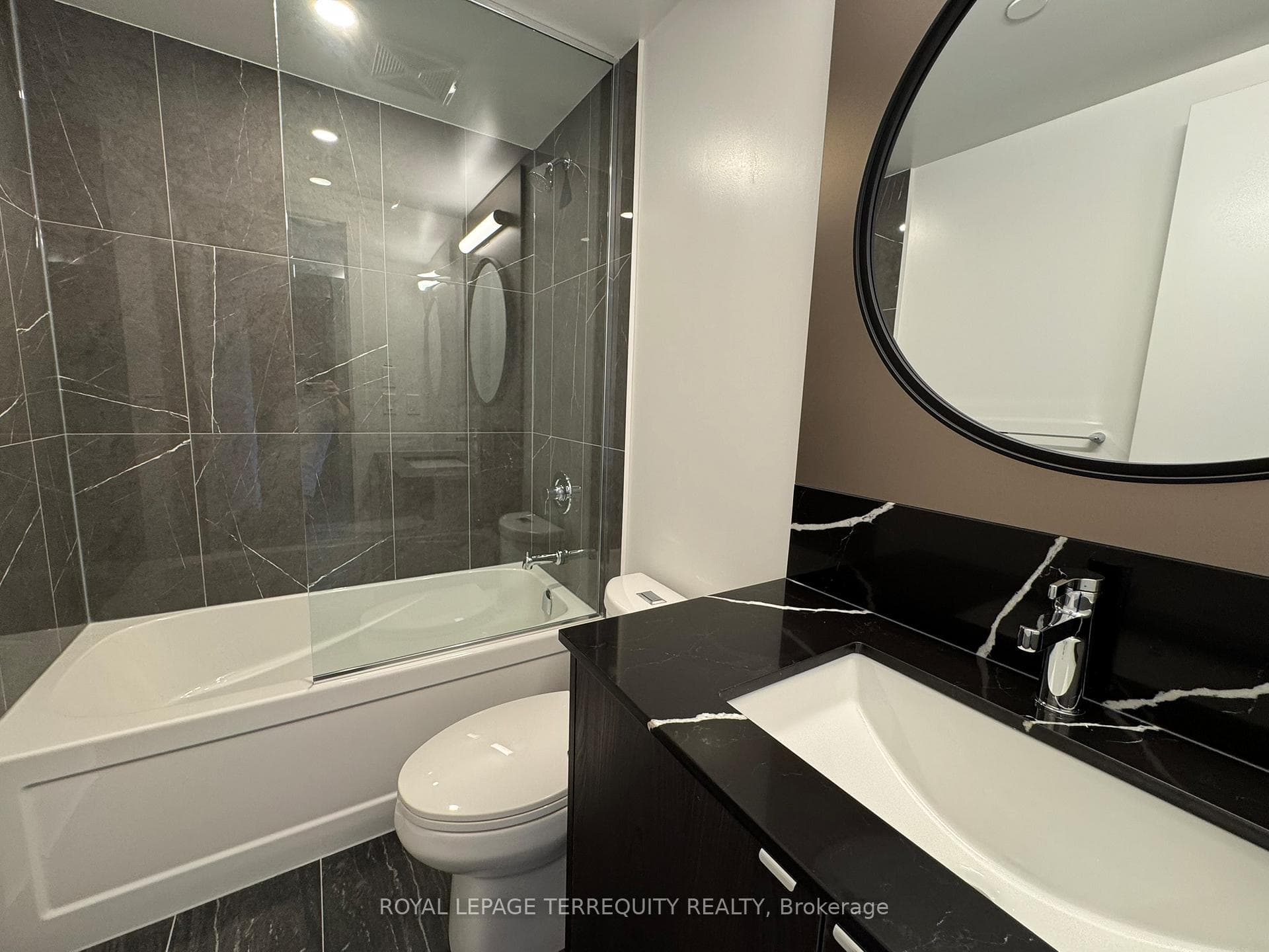 771 Yonge Street Unit 1705 photo 12
