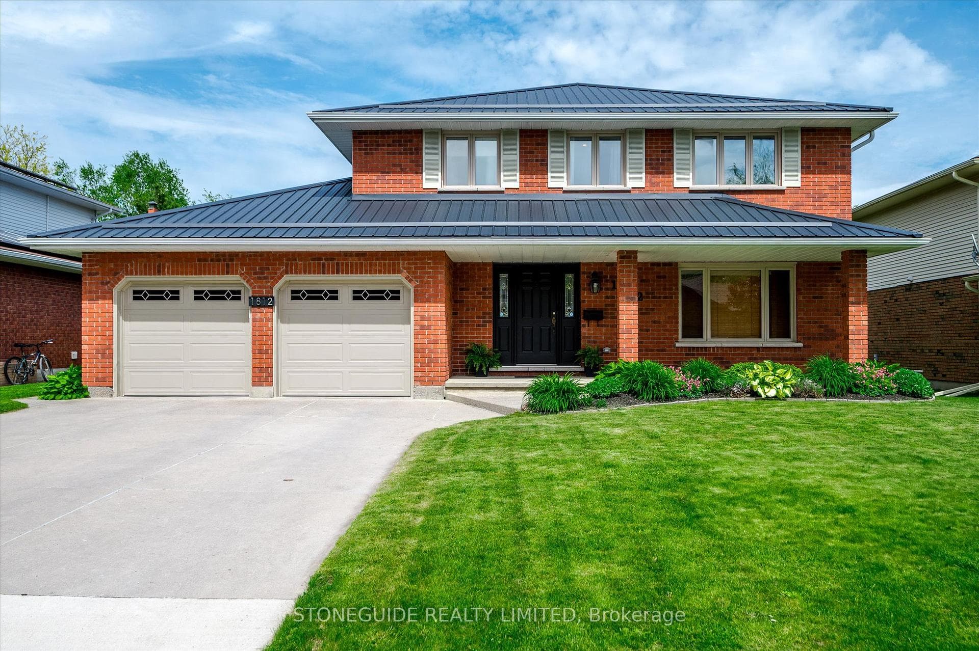 1812 Parkwood Circle photo 1