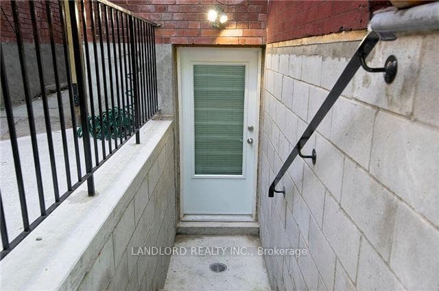 2251 Dundas Street Unit Lower photo 2