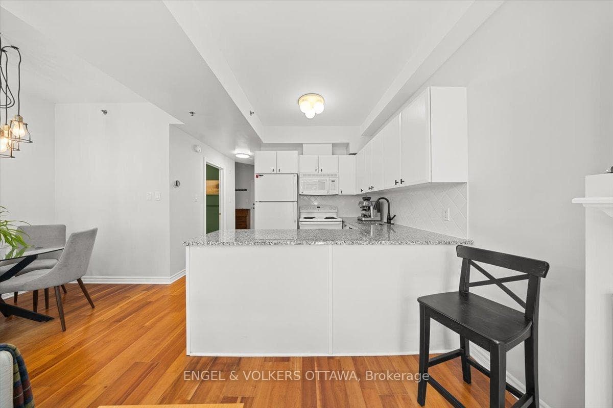 6 Grove Avenue Unit 205 photo 17