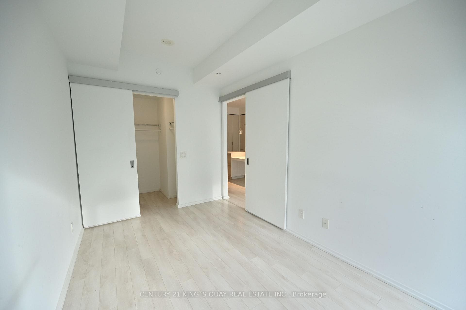 197 Yonge Street Unit 1907 photo 16