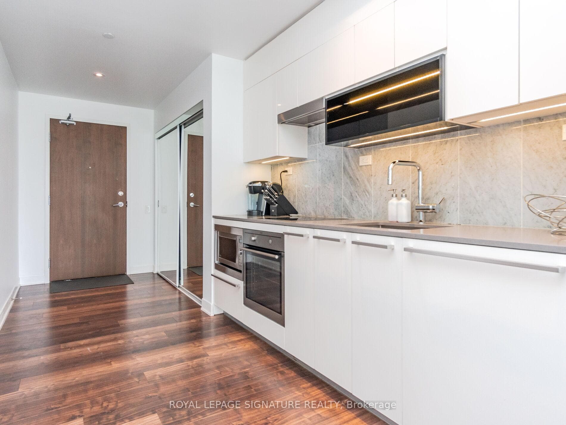 90 Queens Wharf Road Unit 315 photo 3