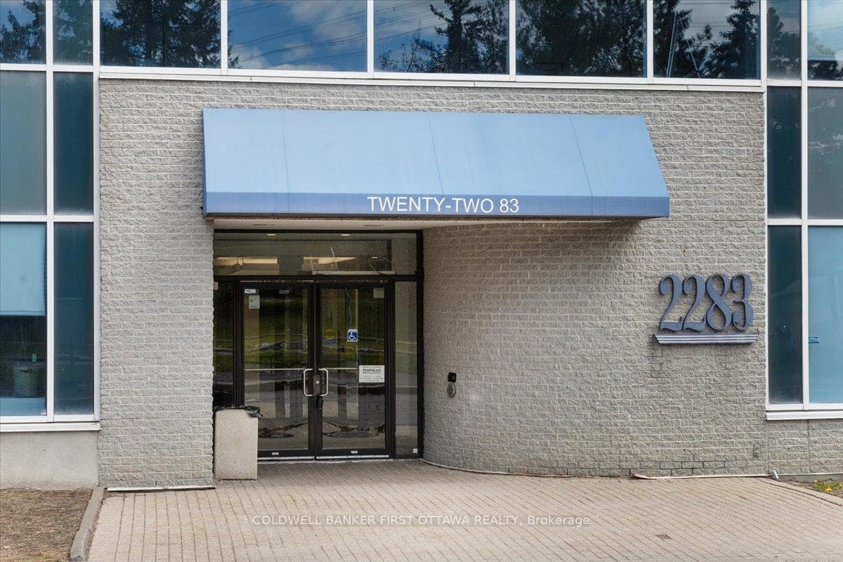 2283 ST LAURENT Boulevard Unit 101 photo 3