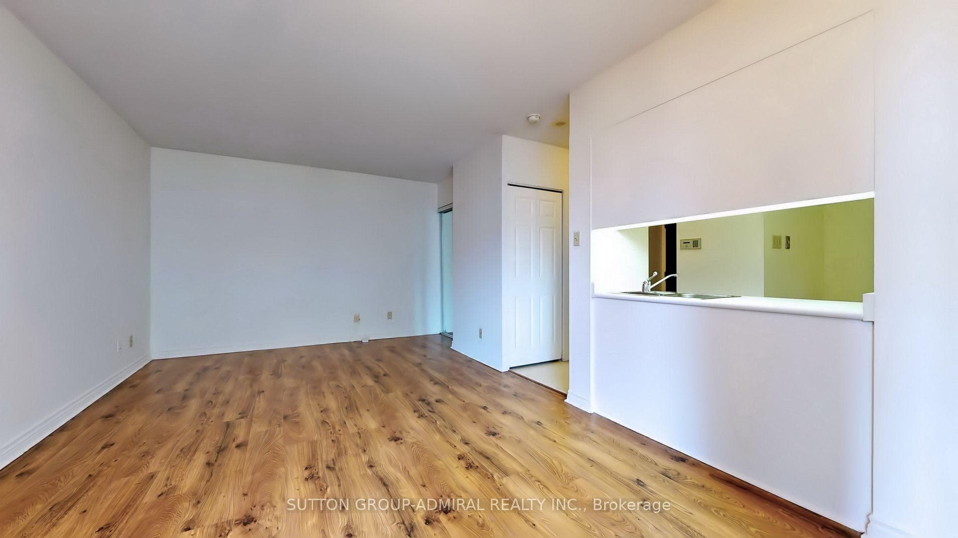 736 Bay Street Unit 1807 photo 8