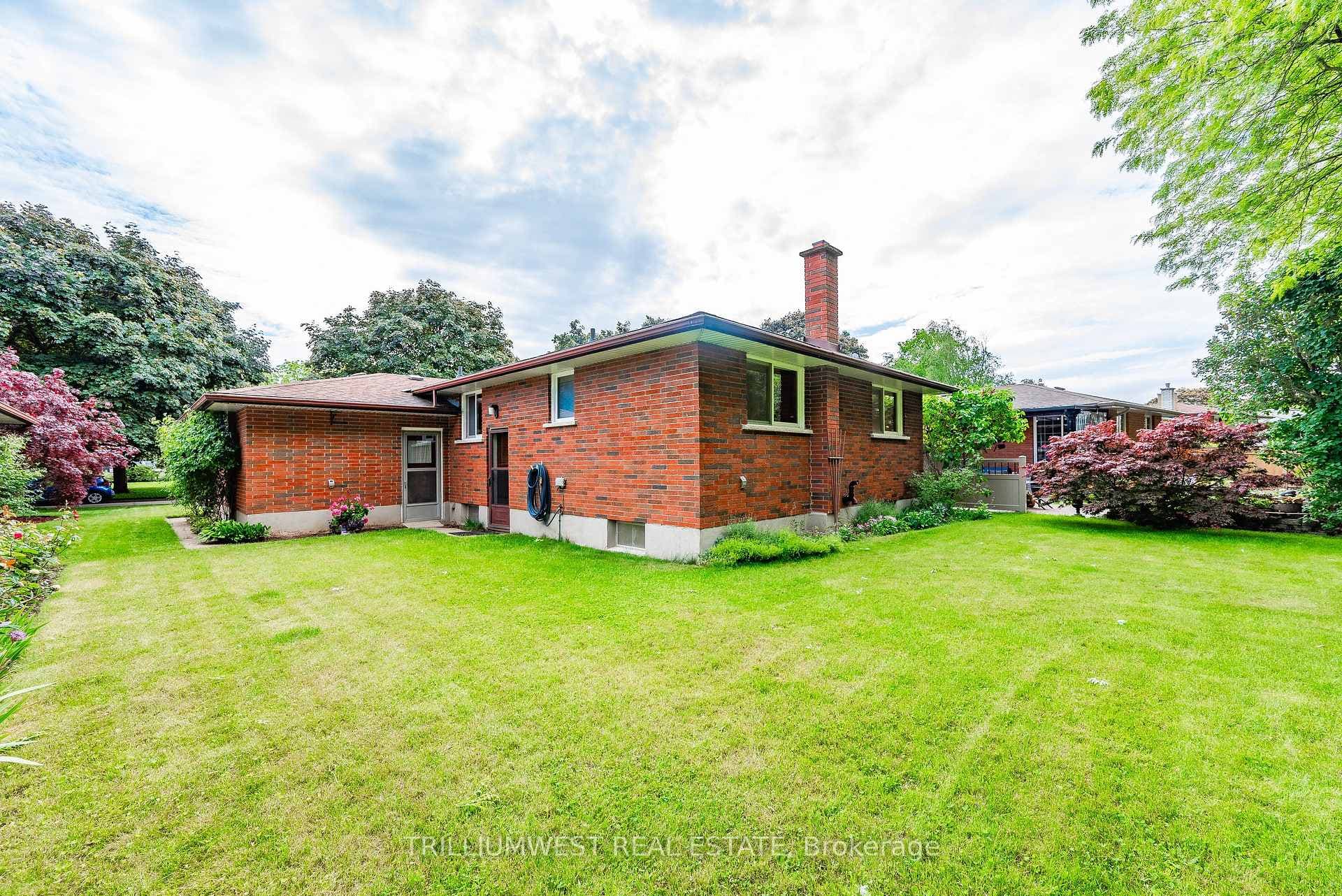 73 Prince Charles Drive photo 29