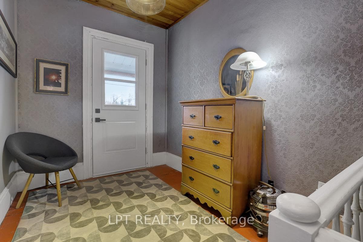 8197 Victoria Street photo 30