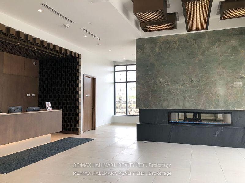 188 FAIRVIEW MALL Drive Unit 619 photo 2