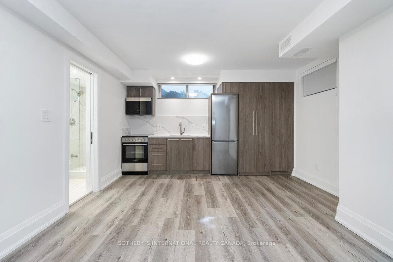 44 Larkin Avenue Unit D photo 6