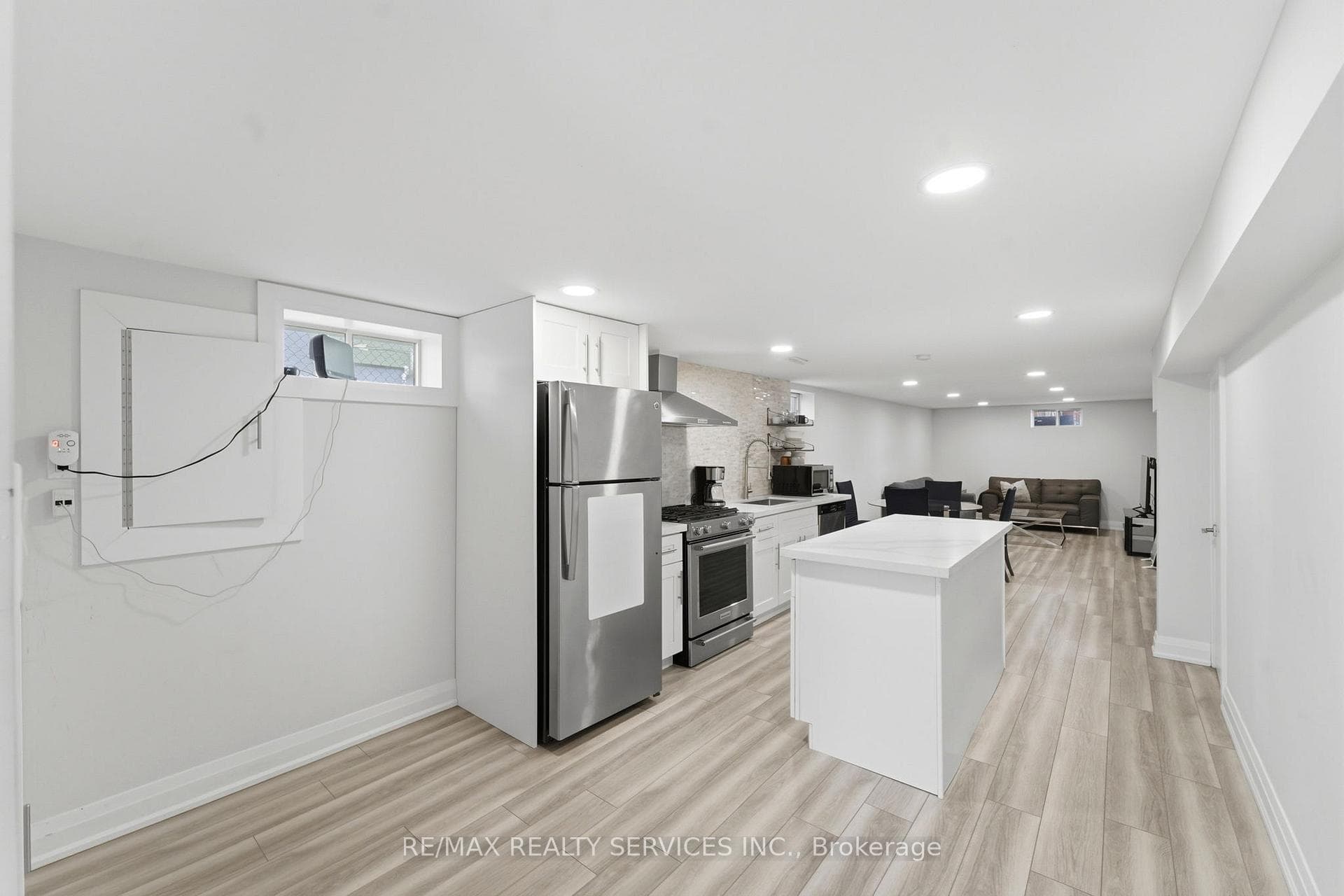 1305 Consort Crescent Unit BSMT photo 10