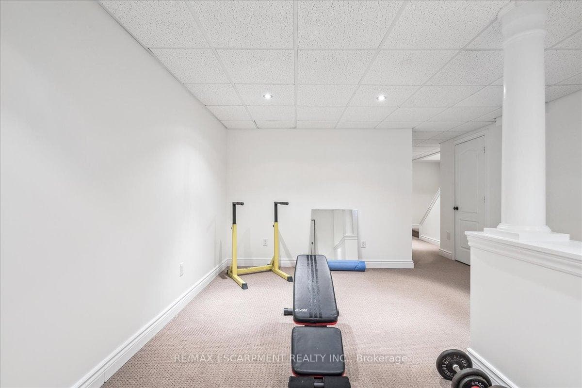 19 Woodcote Crescent photo 34
