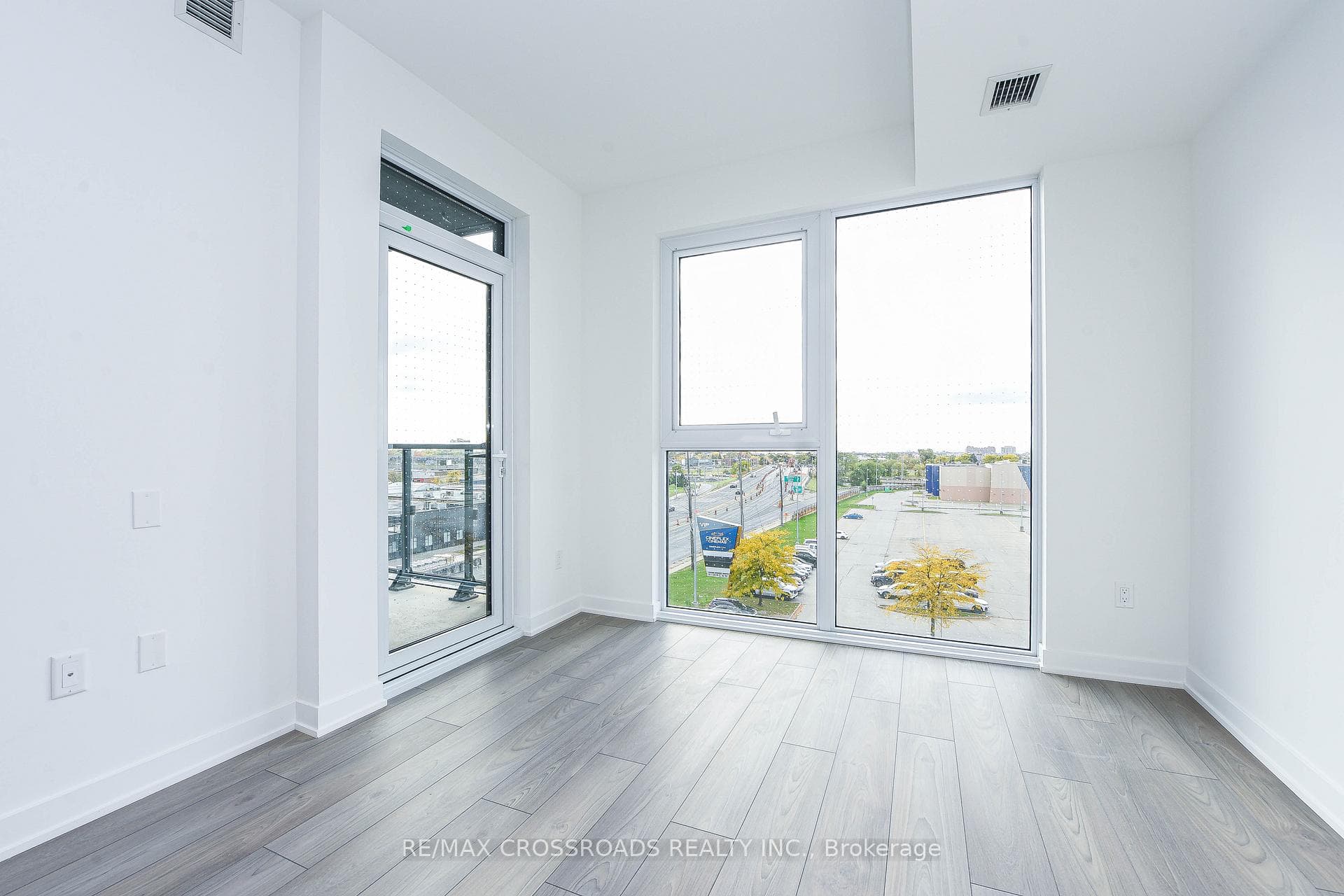 1007 The Queensway N/A Unit 516 photo 13