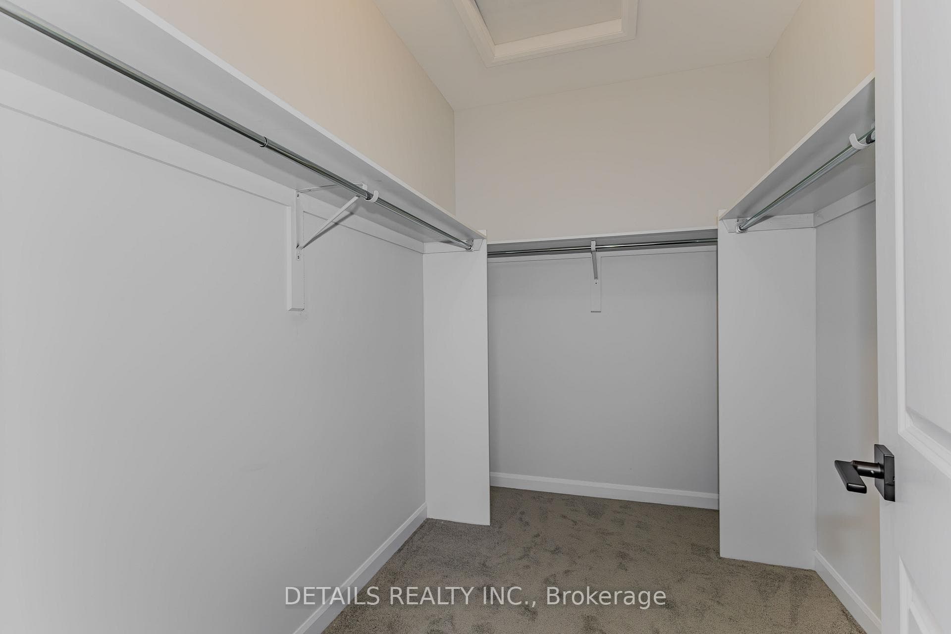Walk in closet