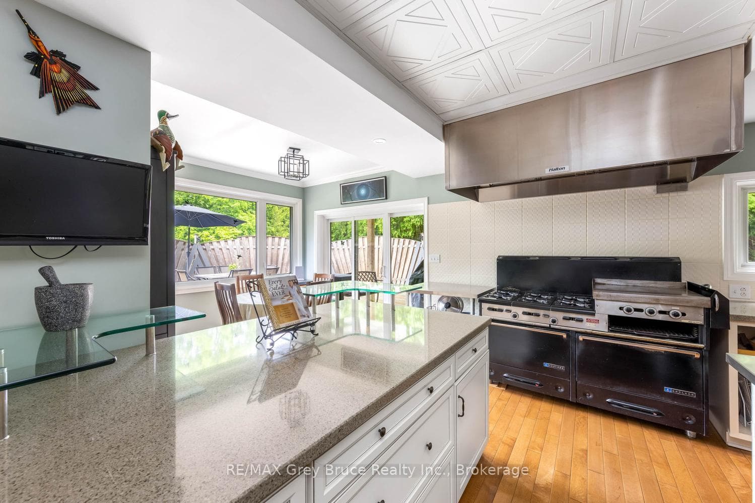 424 Huron Road photo 17