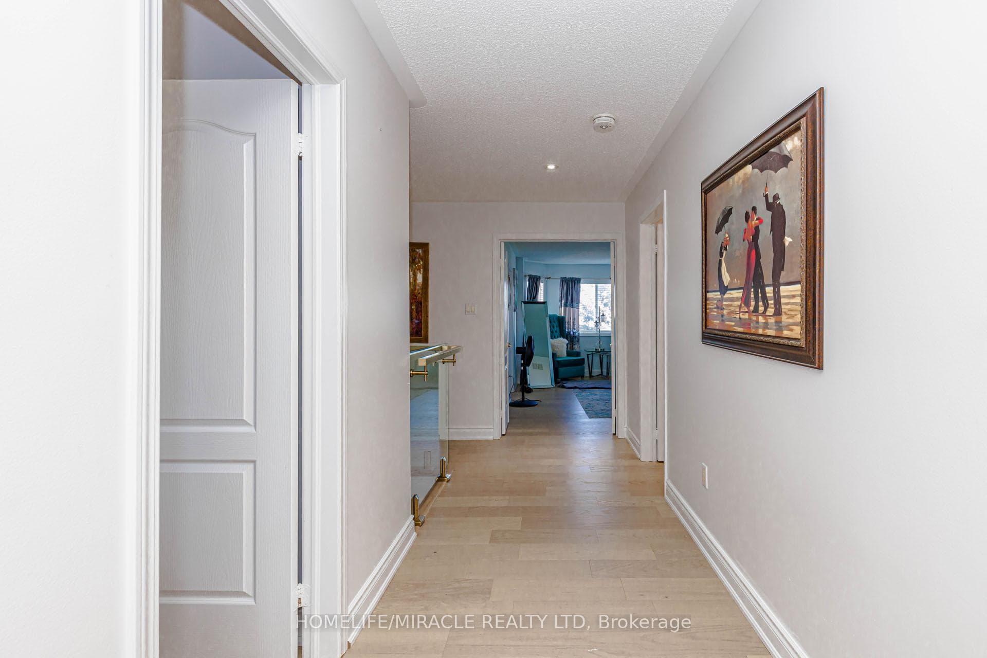 3339 Crompton Crescent photo 40