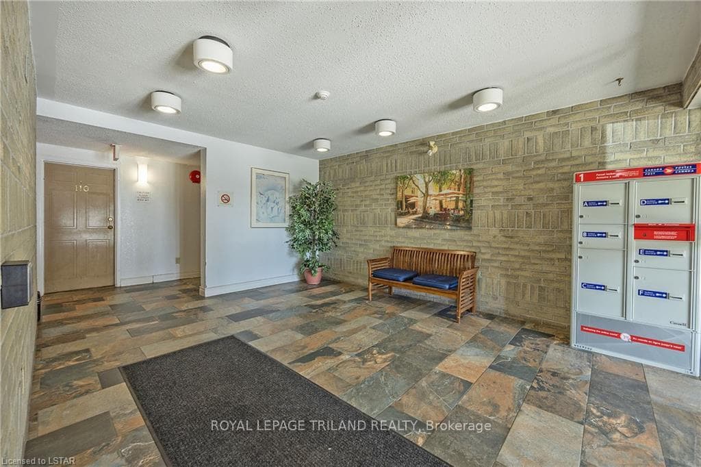 733 DEVERON Crescent Unit 107 photo 5