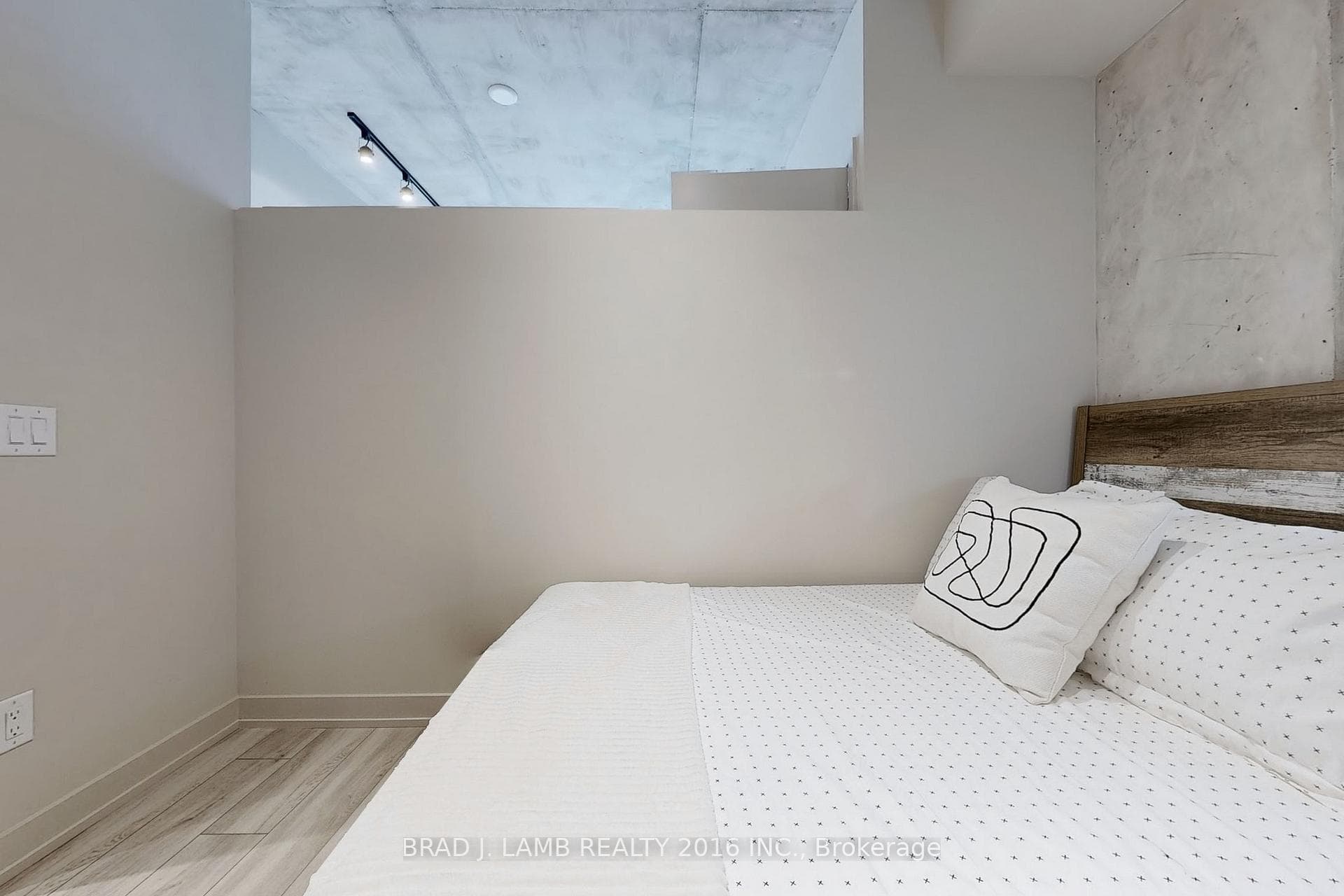 458 Richmond Street Unit 202 photo 13
