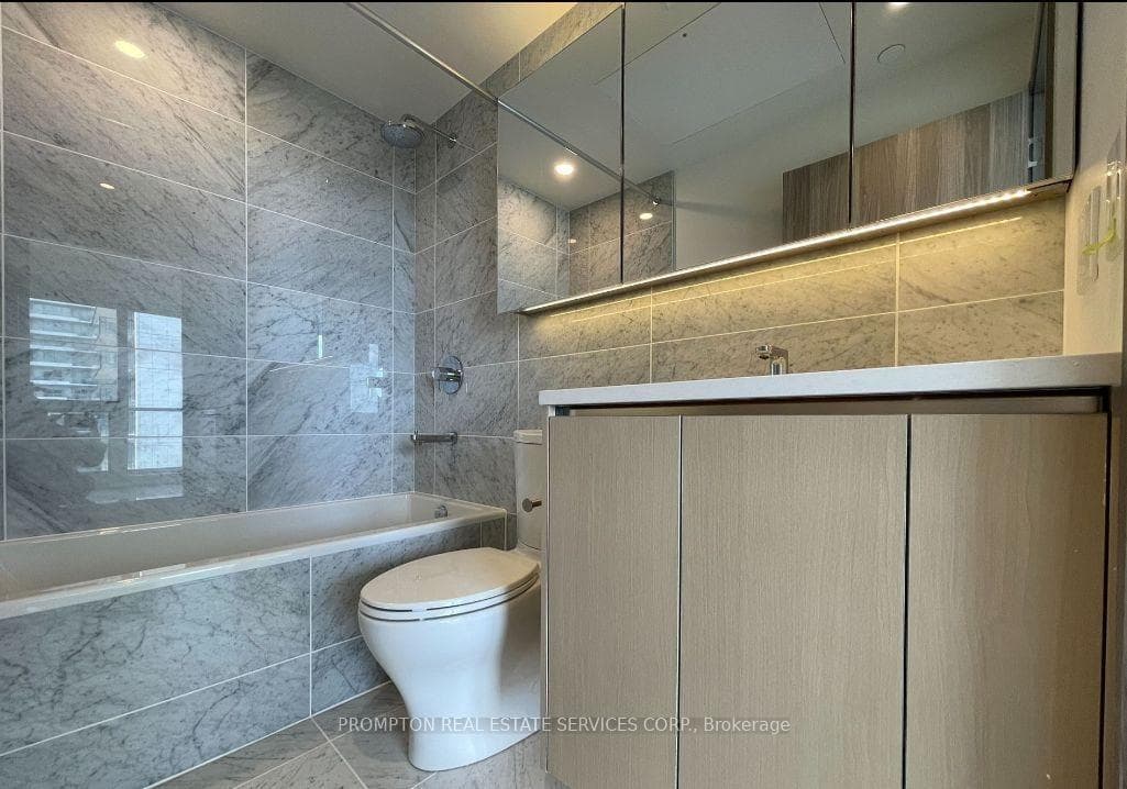 85 McMahon Drive Unit #3501 photo 8
