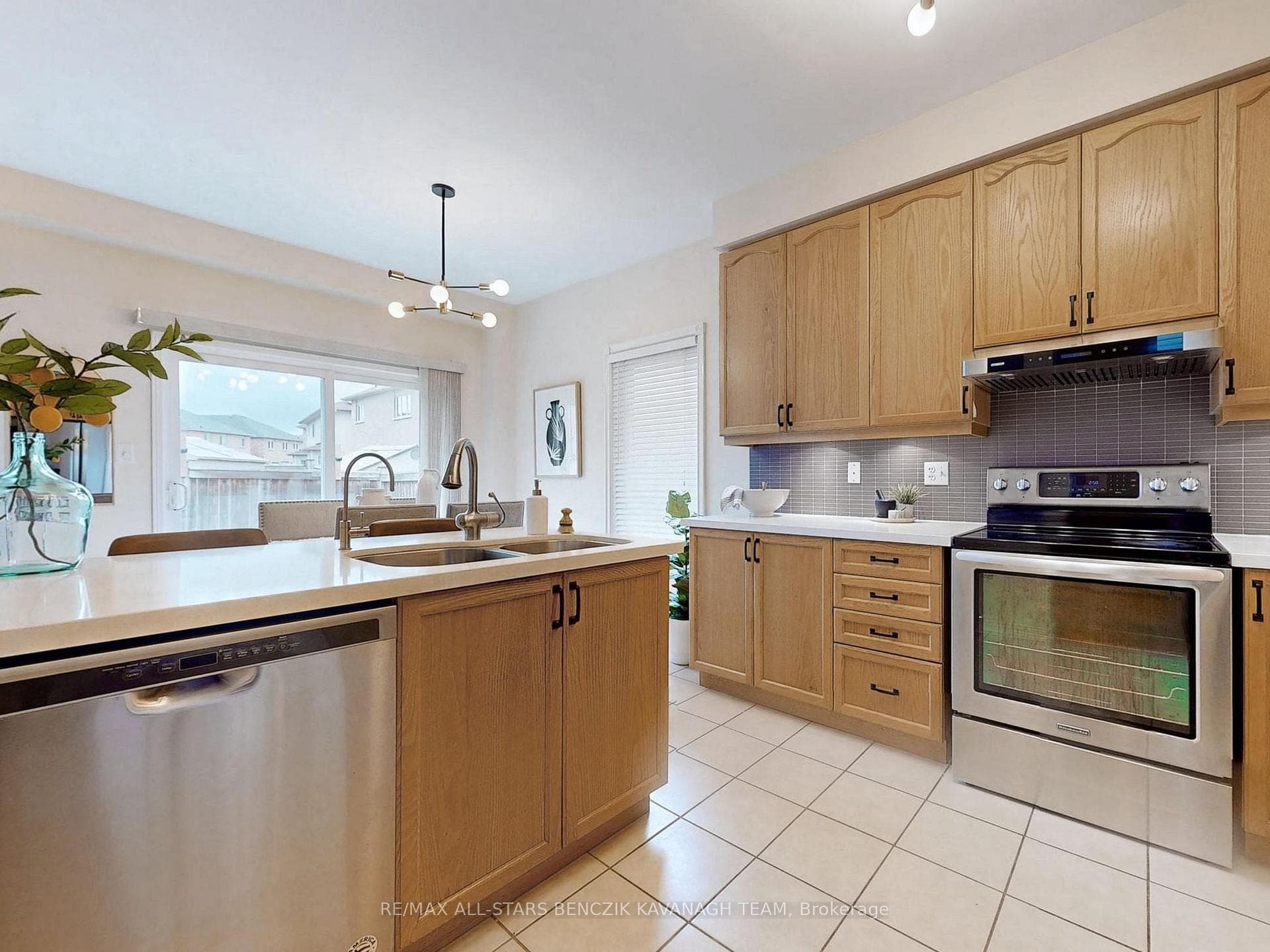 454 Reeves Way Boulevard photo 7