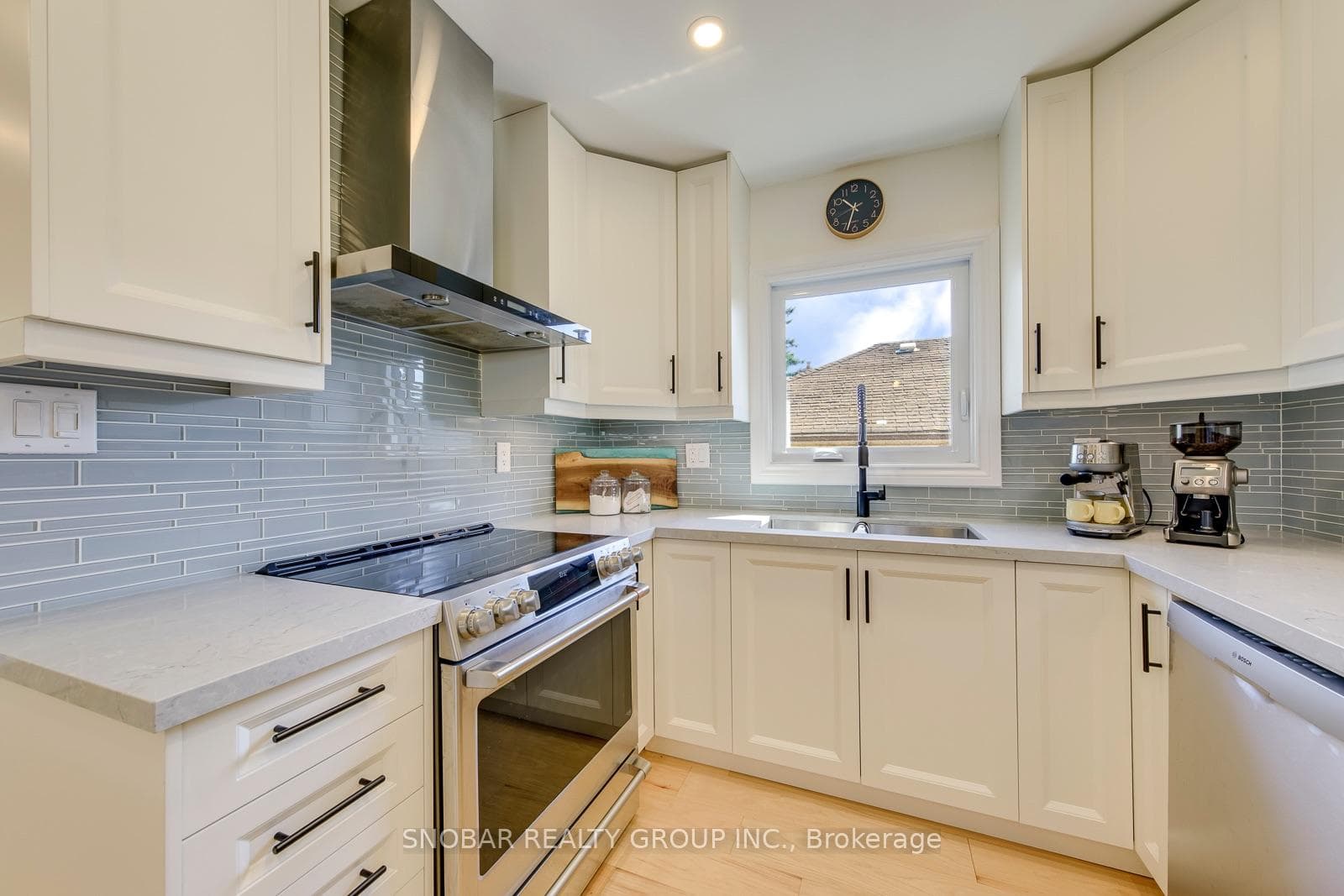 2257 Lawrence Avenue photo 6