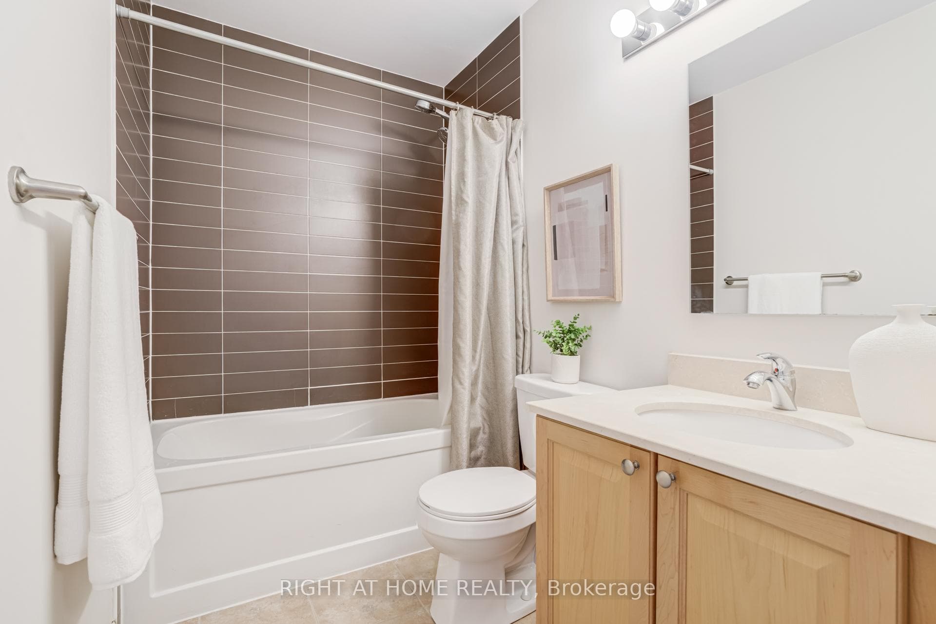 3865 Lake Shore Boulevard Unit 307 photo 14