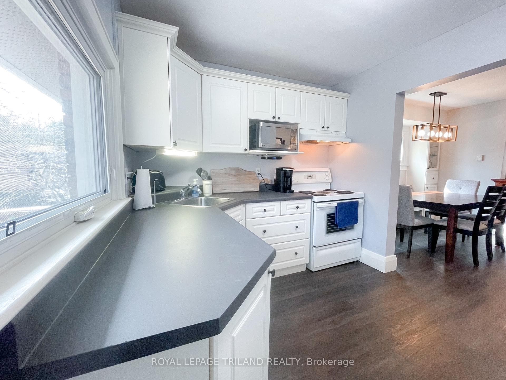 222 Edward Street photo 6