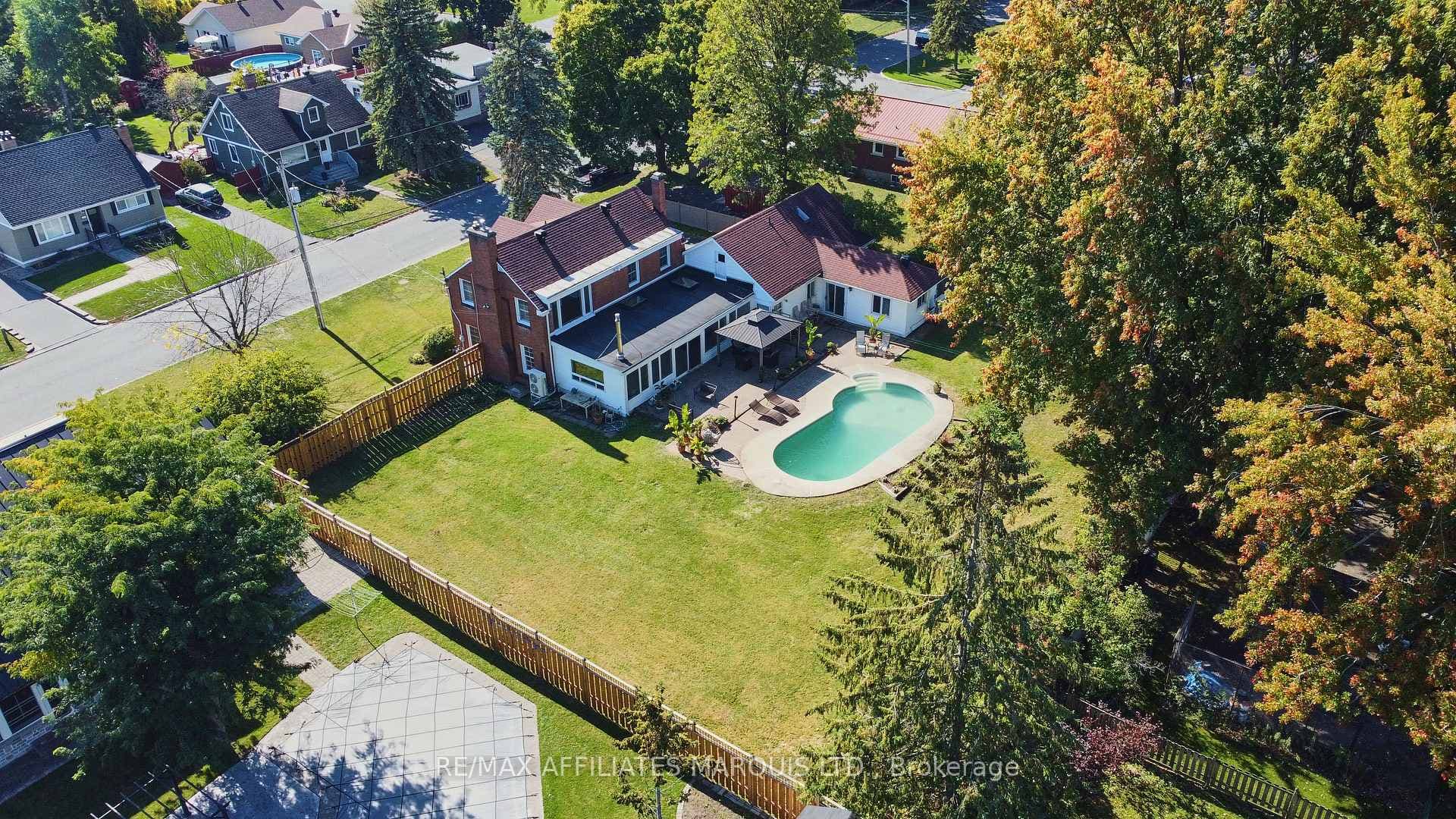 1603 Peter Street photo 41