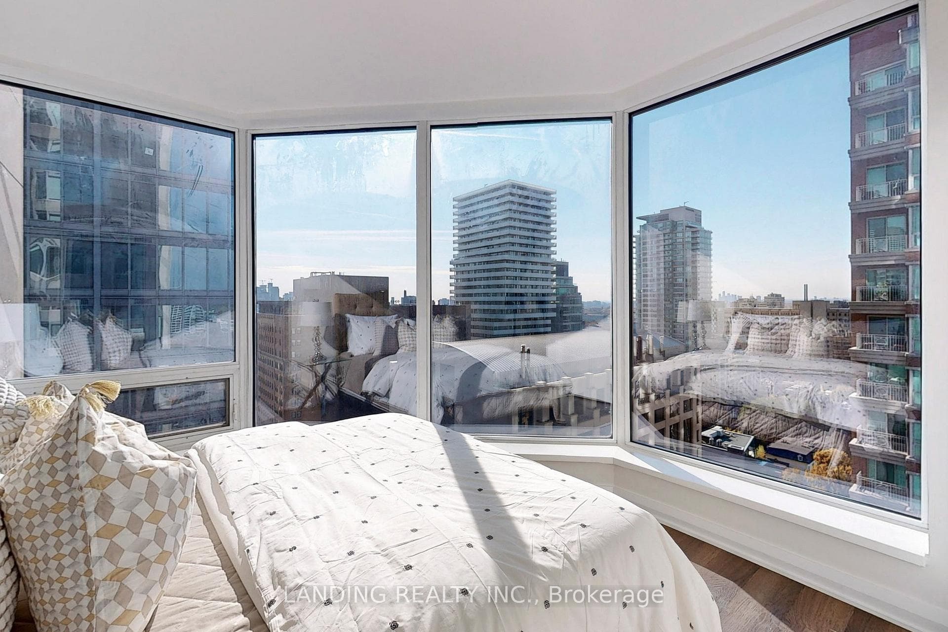 155 Yorkville Avenue Unit 2014 photo 8
