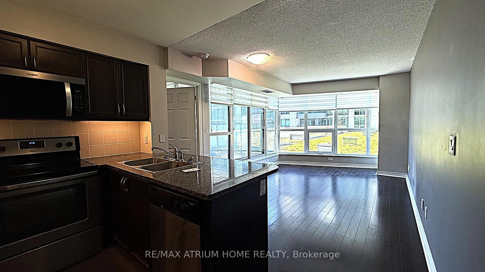 19 Grand Trunk Crescent Unit 1601 photo 6