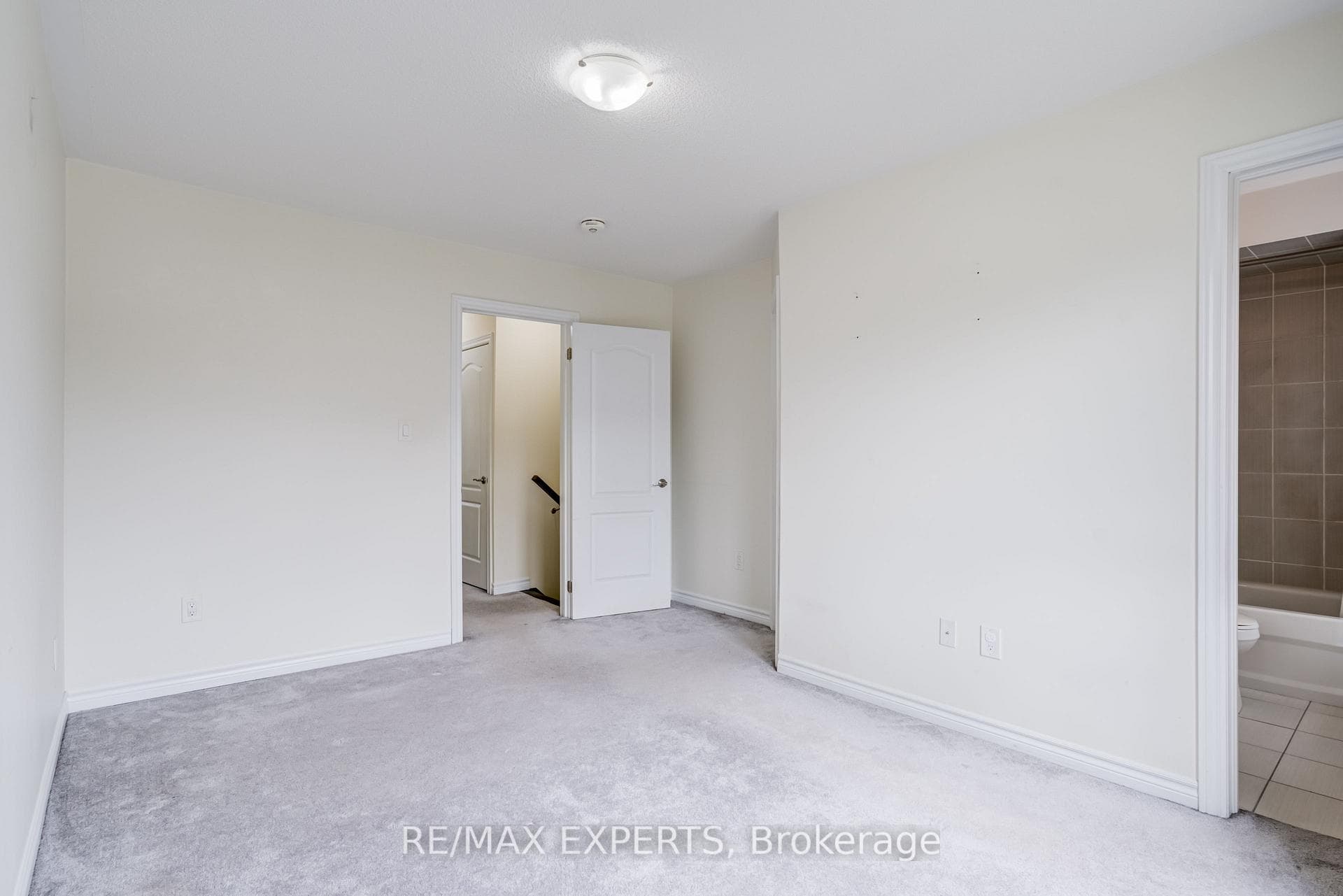 21 Cygnus Crescent photo 19